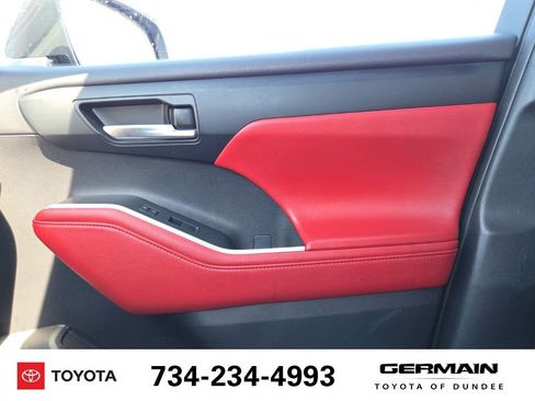 Used 2021 Toyota Highlander XSE AWD/4WD image 28