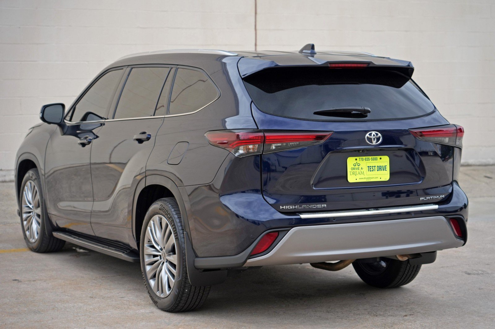 Used 2024 Toyota Highlander Platinum FWD image 54