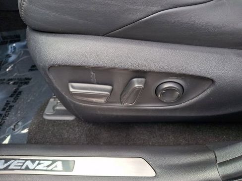 Used 2024 Toyota Venza XLE AWD/4WD image 16