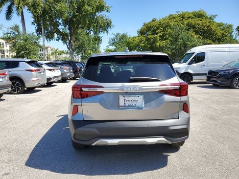 Used 2023 Kia Seltos LX AWD/4WD image 5