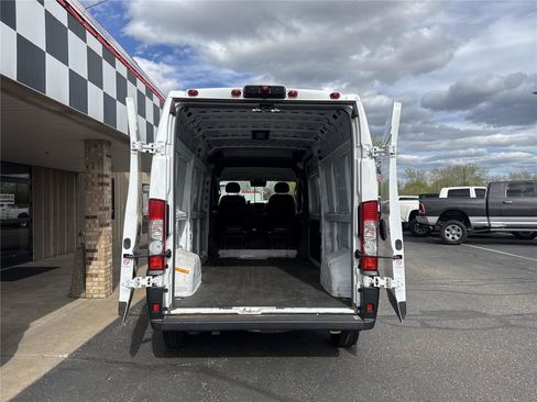 Used 2025 RAM ProMaster 2500 w/ Convenience Group FWD image 3
