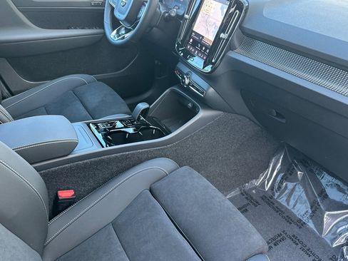 New 2026 Volvo XC40 B5 Ultra w/ Protection Package Premier image 18