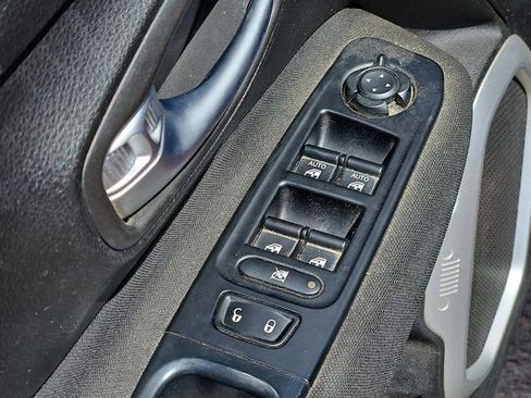 Used 2018 Jeep Renegade Latitude w/ Popular Equipment Group FWD image 13