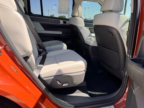 Used 2024 Hyundai Santa Fe Calligraphy FWD image 17