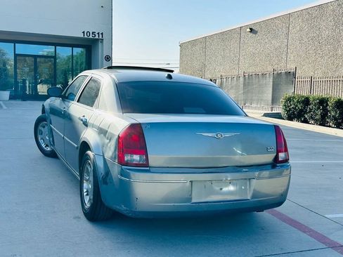 Used 2006 Chrysler 300 Touring RWD image 6