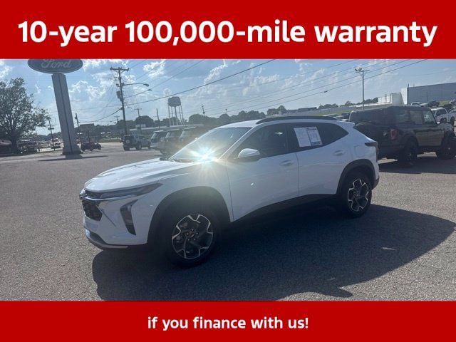 Used 2025 Chevrolet Trax LT w/ LT Convenience Package FWD image 4
