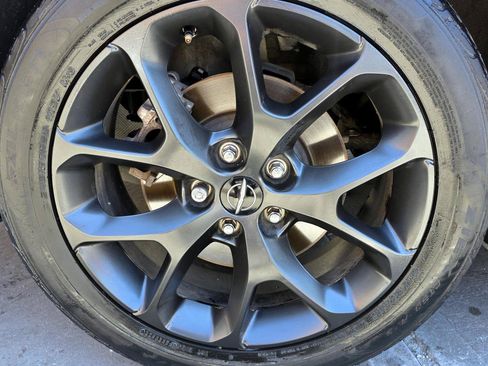Used 2021 Chrysler Pacifica Touring-L w/ Uconnect Theater Family Group AWD/4WD image 22