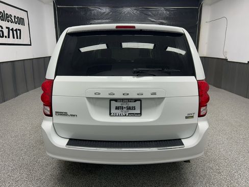 Used 2014 Dodge Grand Caravan SXT image 5