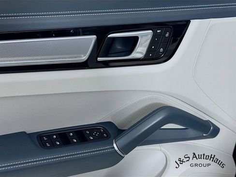 Used 2023 Porsche Cayenne Platinum Edition w/ Premium Package Plus image 24