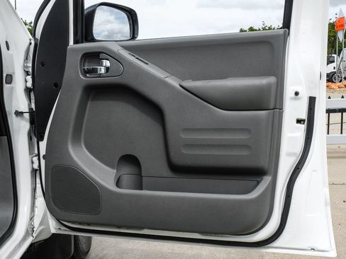Used 2018 Nissan Frontier SV RWD image 40