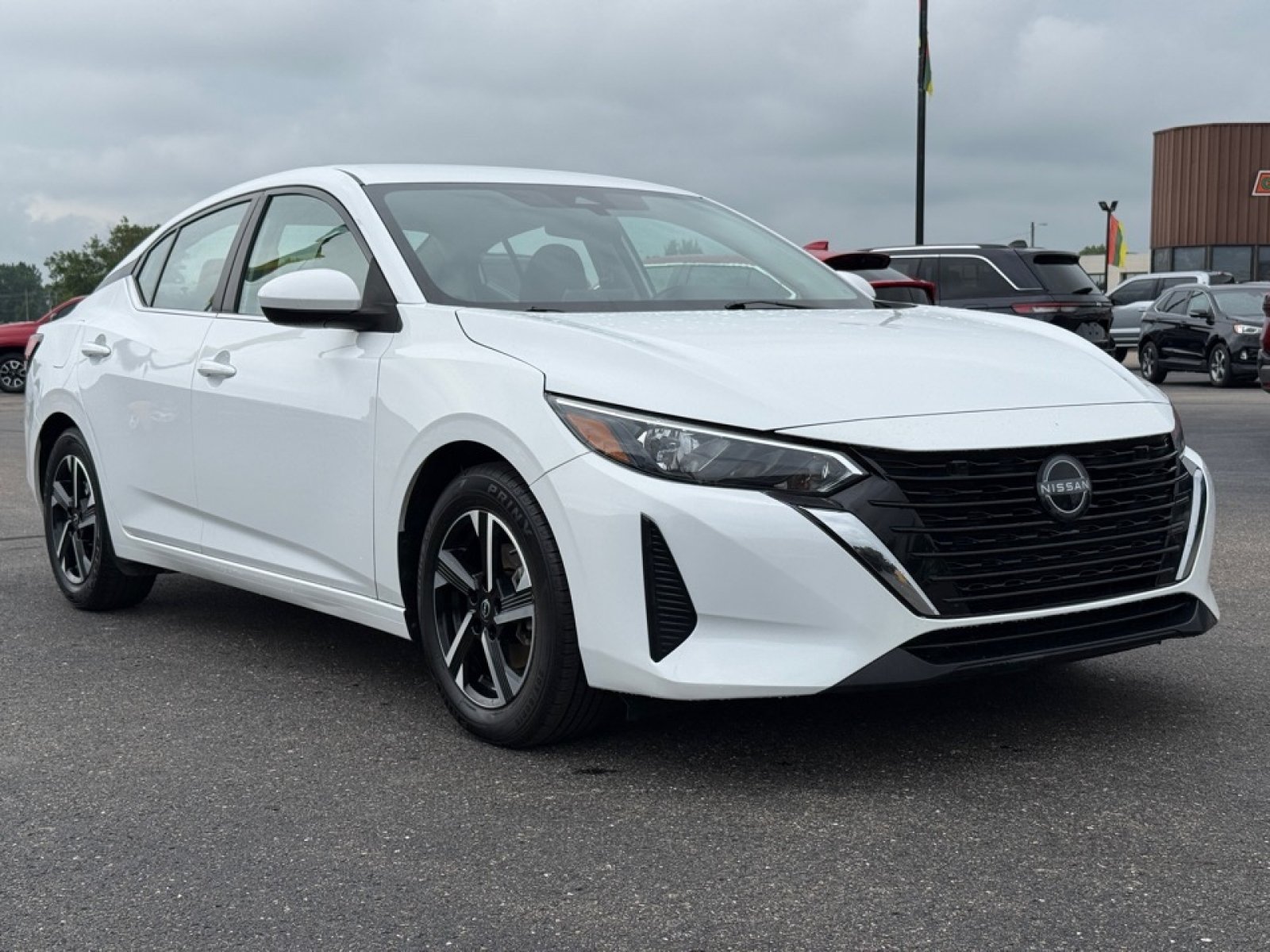 Used 2024 Nissan Sentra SV FWD image 2
