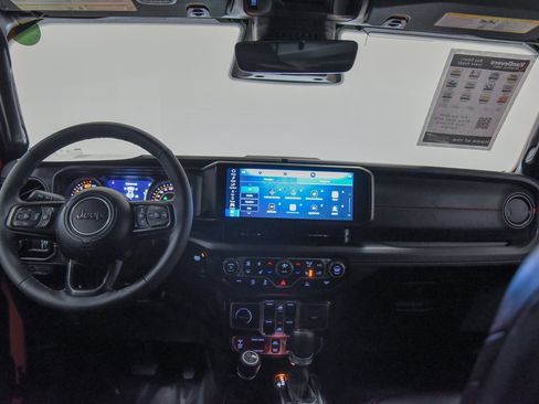 Used 2025 Jeep Wrangler Unlimited Rubicon w/ Technology Group image 2