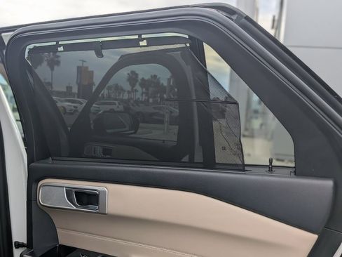 Used 2023 Ford Explorer Limited w/ Limited Technology Package image 14