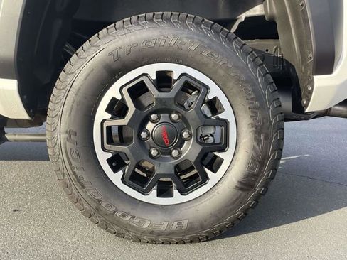Used 2025 Toyota Tacoma TRD Off-Road image 11