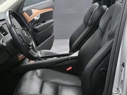 Used 2021 Volvo XC90 T6 Momentum image 18