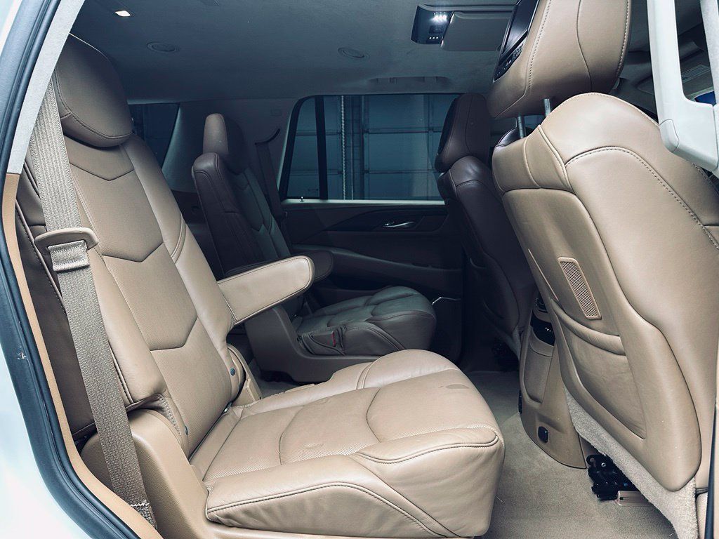 Used 2016 Cadillac Escalade Platinum AWD/4WD image 18
