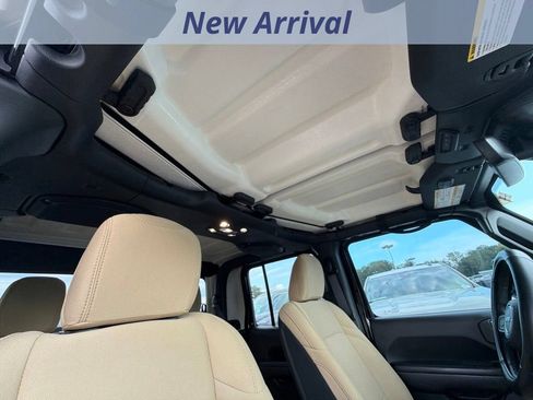 Used 2021 Jeep Gladiator Sport AWD/4WD image 6
