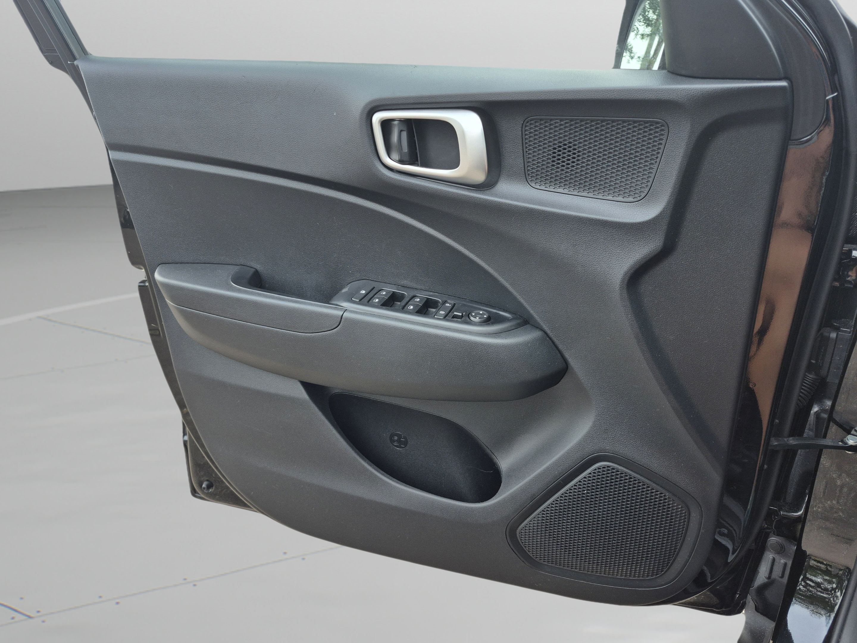 Used 2023 Hyundai Venue SEL w/ Cargo Package FWD image 23