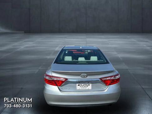 Used 2015 Toyota Camry XLE w/ Moonroof Package image 5