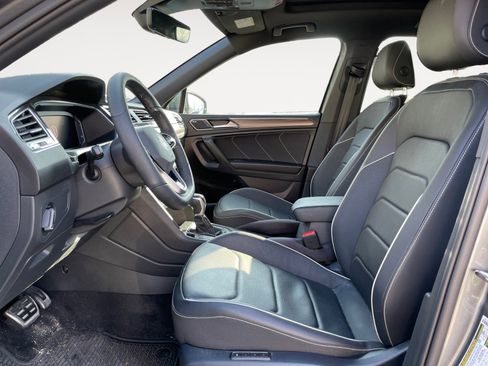 Used 2022 Volkswagen Tiguan SEL R-Line image 8