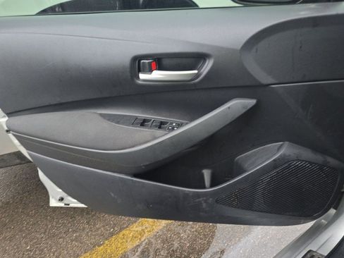 Used 2020 Toyota Corolla LE image 12