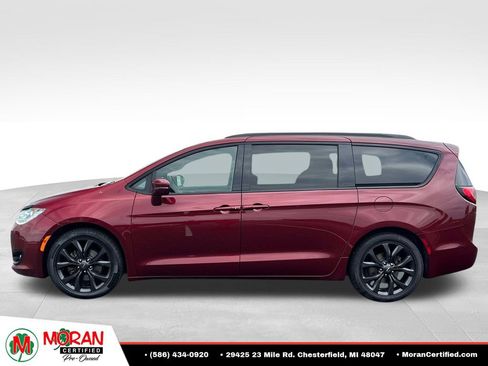Used 2019 Chrysler Pacifica Limited w/ S Appearance Package FWD image 2