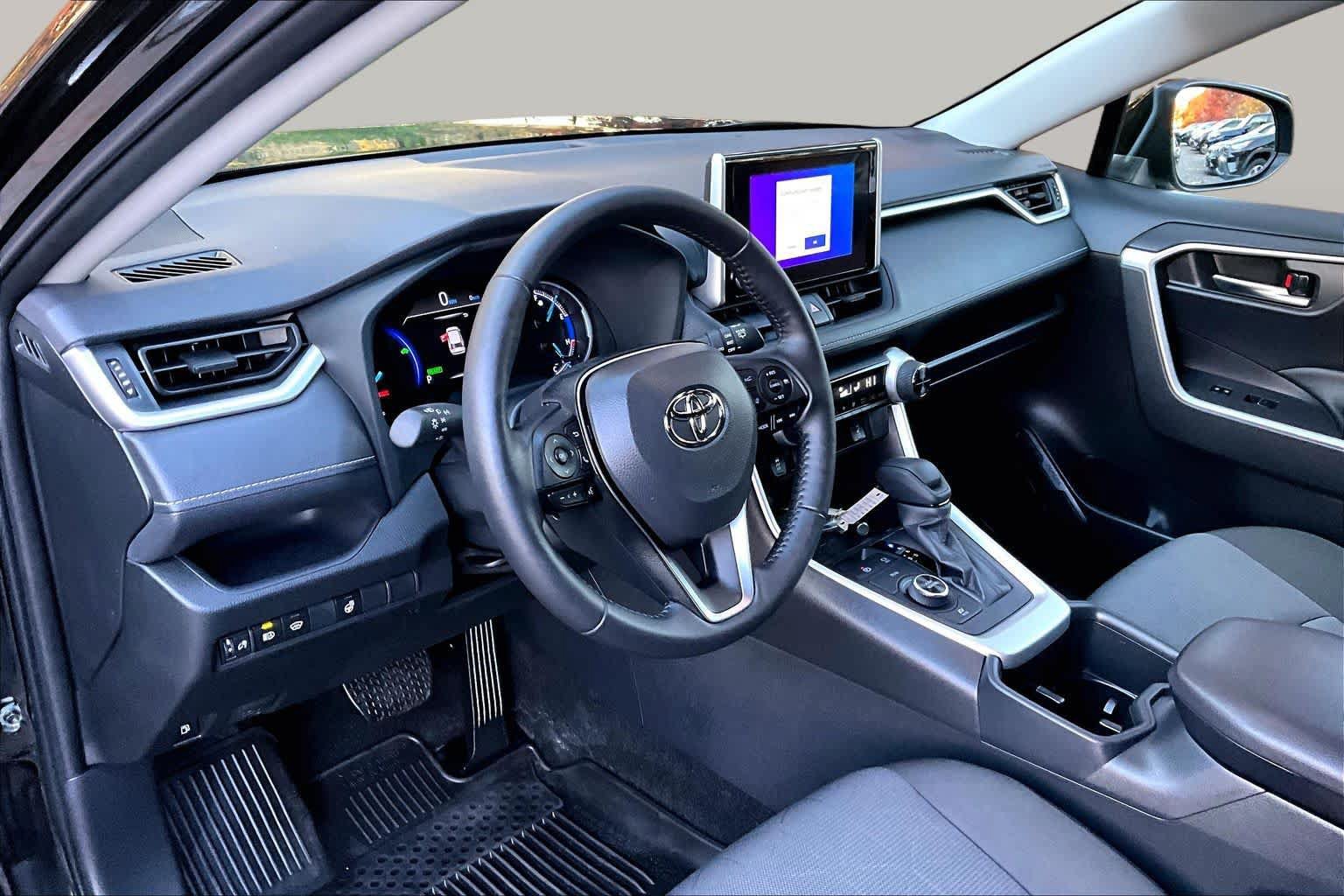 Used 2025 Toyota RAV4 XLE w/ Weather Package AWD/4WD image 15