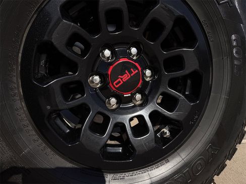 Used 2017 Toyota Tacoma TRD Pro image 9