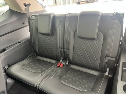 Used 2024 Volkswagen Atlas SEL Premium R-Line AWD/4WD image 38