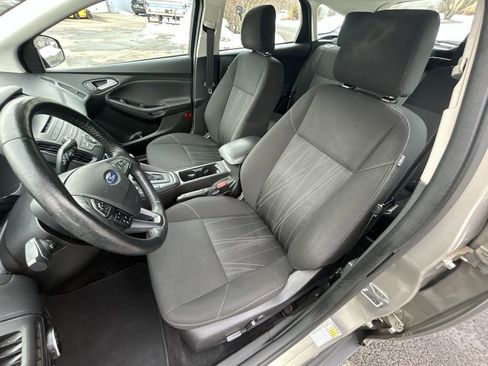 Used 2016 Ford Focus SE w/ SE Cold Weather Package image 11