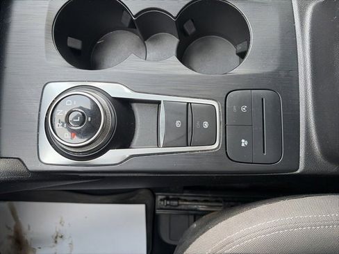 Used 2022 Ford Escape SE w/ SE Sport Appearance Package image 16