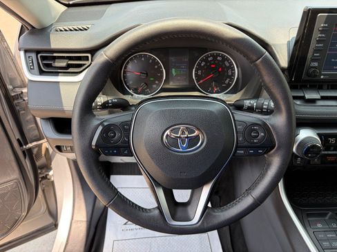 Used 2021 Toyota RAV4 XLE w/ XLE Grade Weather Package AWD/4WD image 11