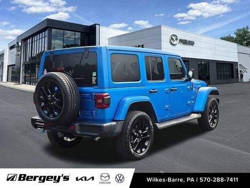Used 2022 Jeep Wrangler Unlimited Sahara w/ Cold Weather Group AWD/4WD image 6
