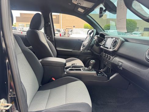 Used 2020 Toyota Tacoma TRD Sport w/ Technology Package RWD image 19