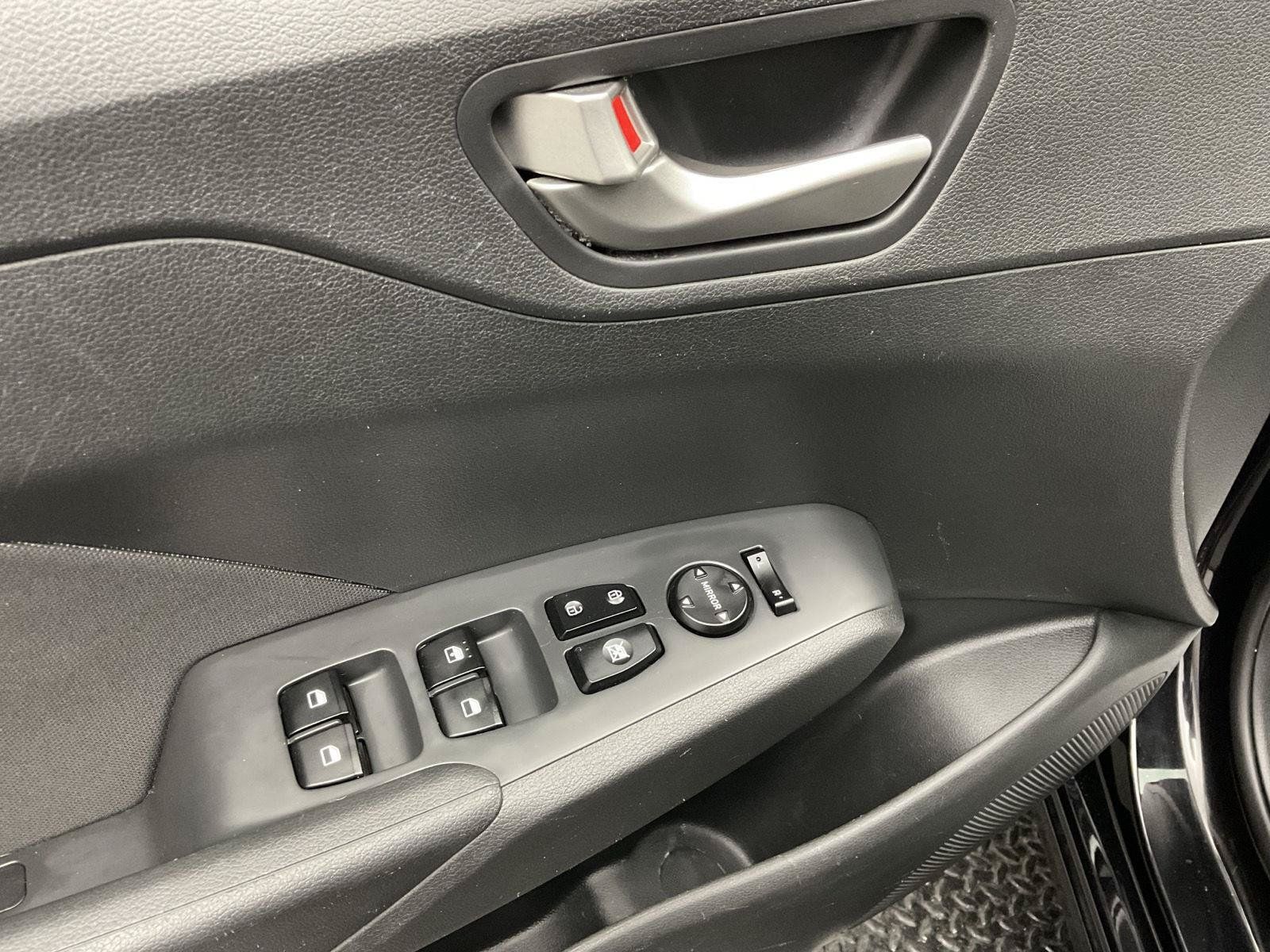 Used 2022 Hyundai Accent SE FWD image 10
