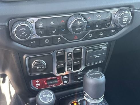 New 2025 Jeep Gladiator Rubicon image 25