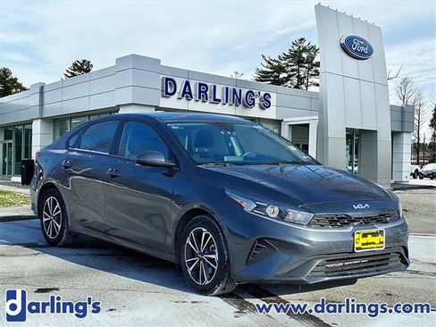 Used 2023 Kia Forte LXS image 3