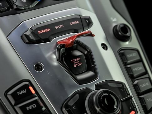 Used 2016 Lamborghini Aventador LP 700-4 image 34