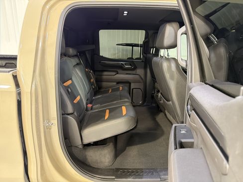 Used 2022 GMC Sierra 1500 AT4 w/ AT4 Premium Package AWD/4WD image 12