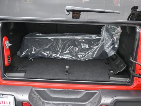 Used 2025 Jeep Wrangler Unlimited Rubicon 4xe w/ Convenience Group image 15