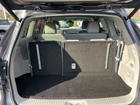Used 2019 Toyota Highlander XLE image 8