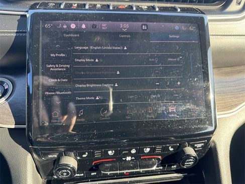 Used 2023 Jeep Grand Cherokee L Limited w/ Luxury Tech Group II image 14