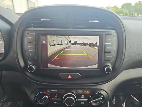 Used 2025 Kia Soul LX FWD image 16