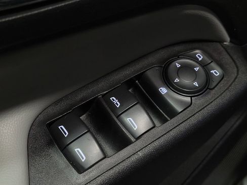 Used 2020 Chevrolet Equinox LS image 27