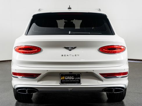 Used 2023 Bentley Bentayga Extended Wheelbase image 11