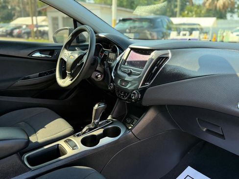 Used 2019 Chevrolet Cruze LS w/ LS Convenience Package FWD image 7