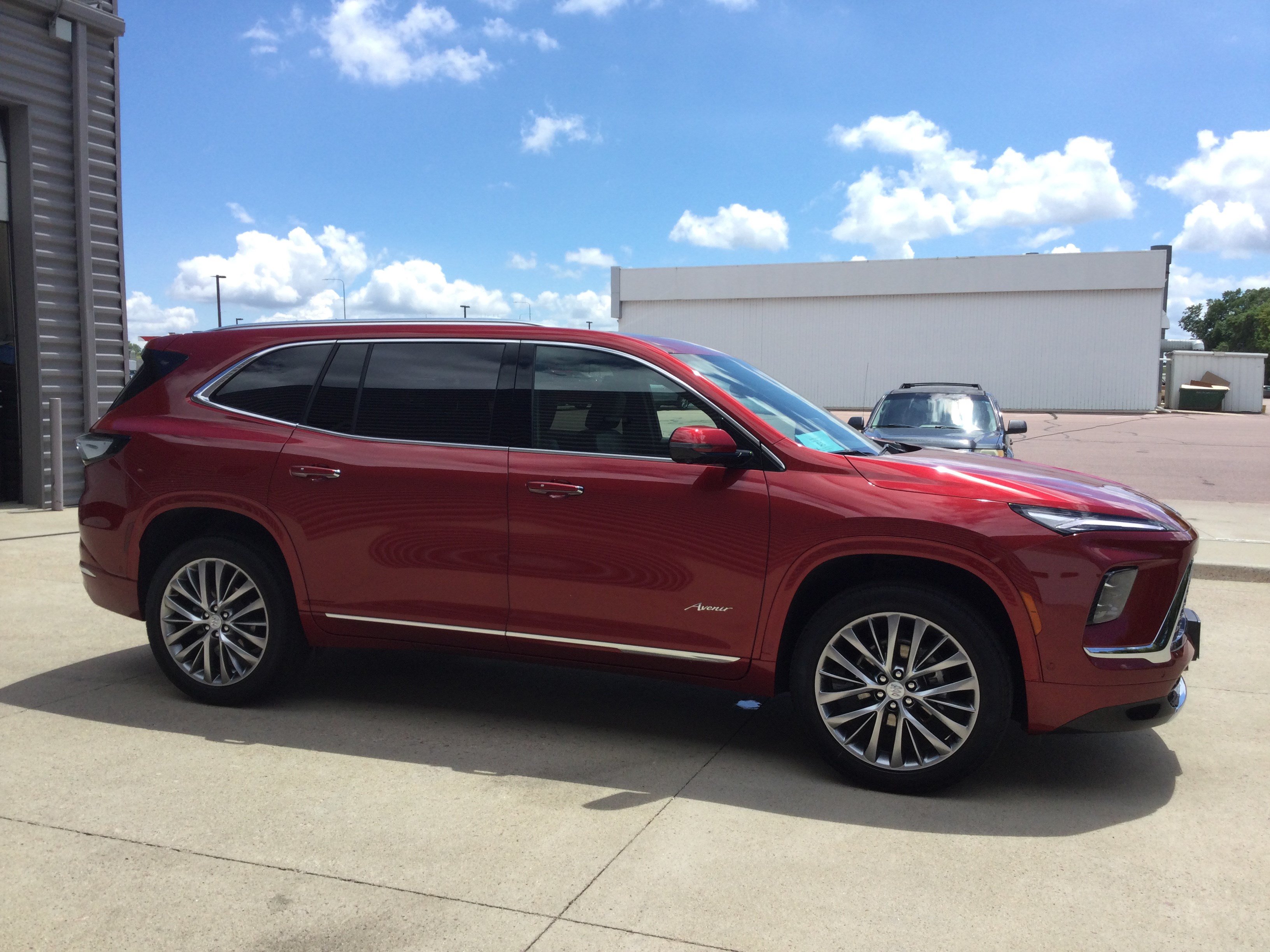 Used 2025 Buick Enclave Avenir w/ Super Cruise Package AWD/4WD image 4