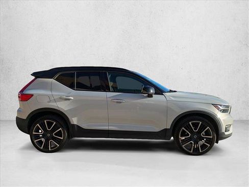 Used 2022 Volvo XC40 T4 R-Design w/ Protection Package Premier image 4