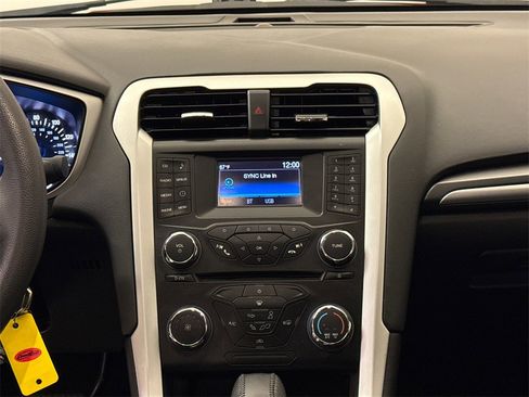 Used 2015 Ford Fusion SE image 15