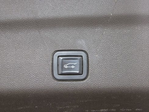 Used 2022 Chevrolet Tahoe LT w/ Luxury Package RWD image 17
